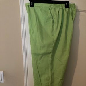 Alfred Dunner crop pants/ elastic in back of waist/ size 12
